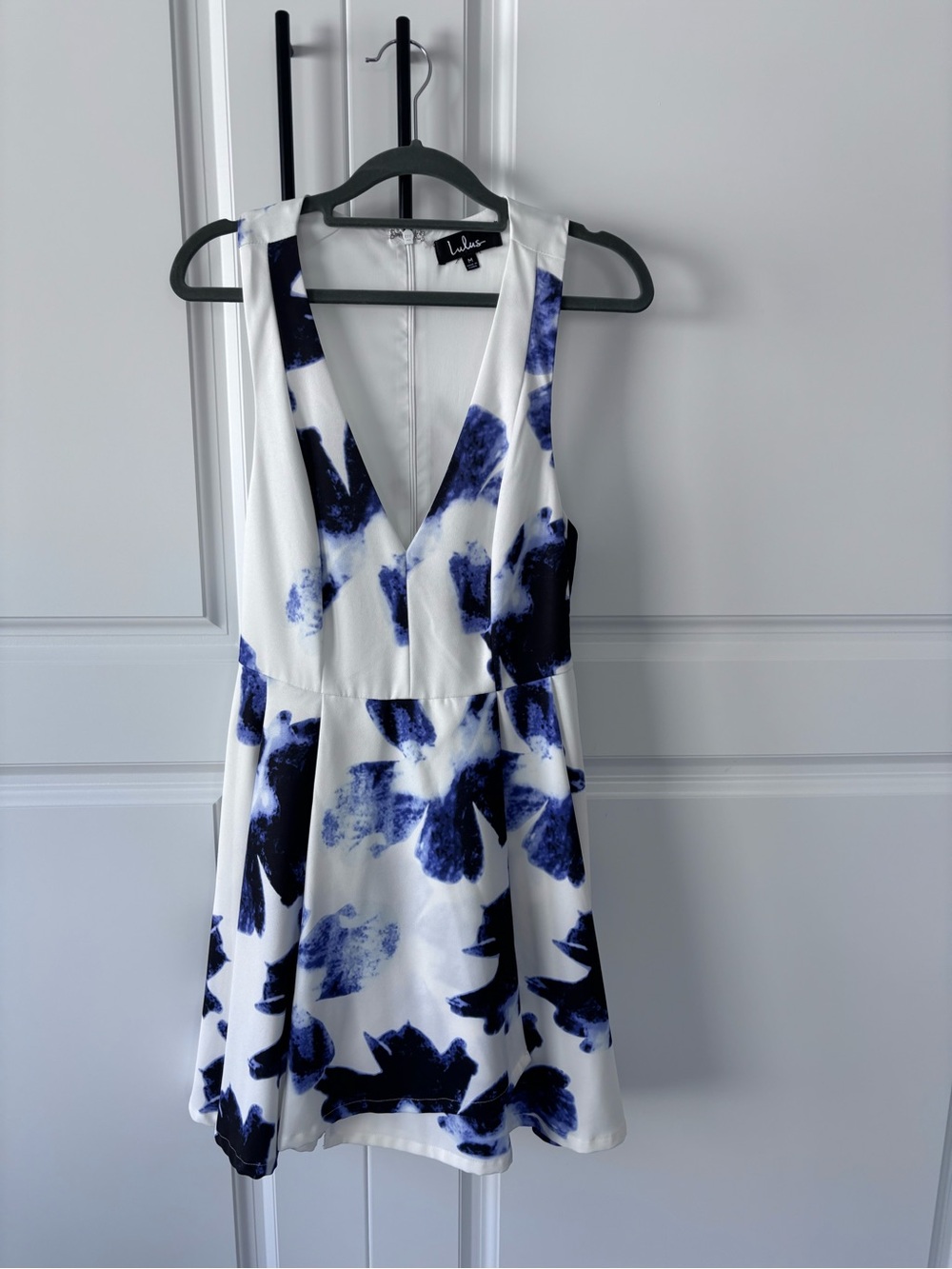 Lulu's White & Navy Floral Deep-V Skater Dress